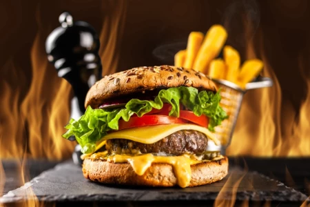 Opiekacze i grille kontaktowe – jak usprawnić pracę w kuchni fast food?"